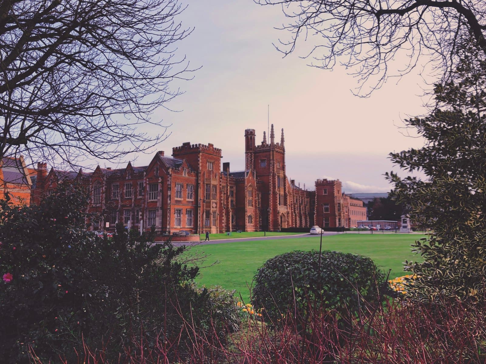 UK Universities with Low Tuition Deposit for International Students (2026) - article thumbnail